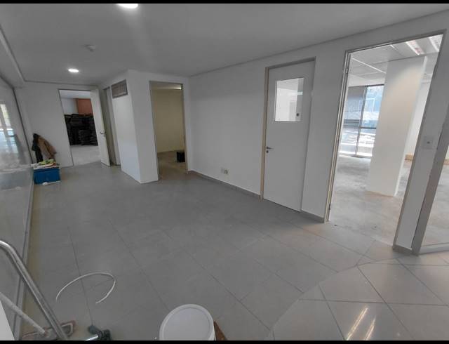 5,600M² OFFICE TO LET IN VORNA VALLEY